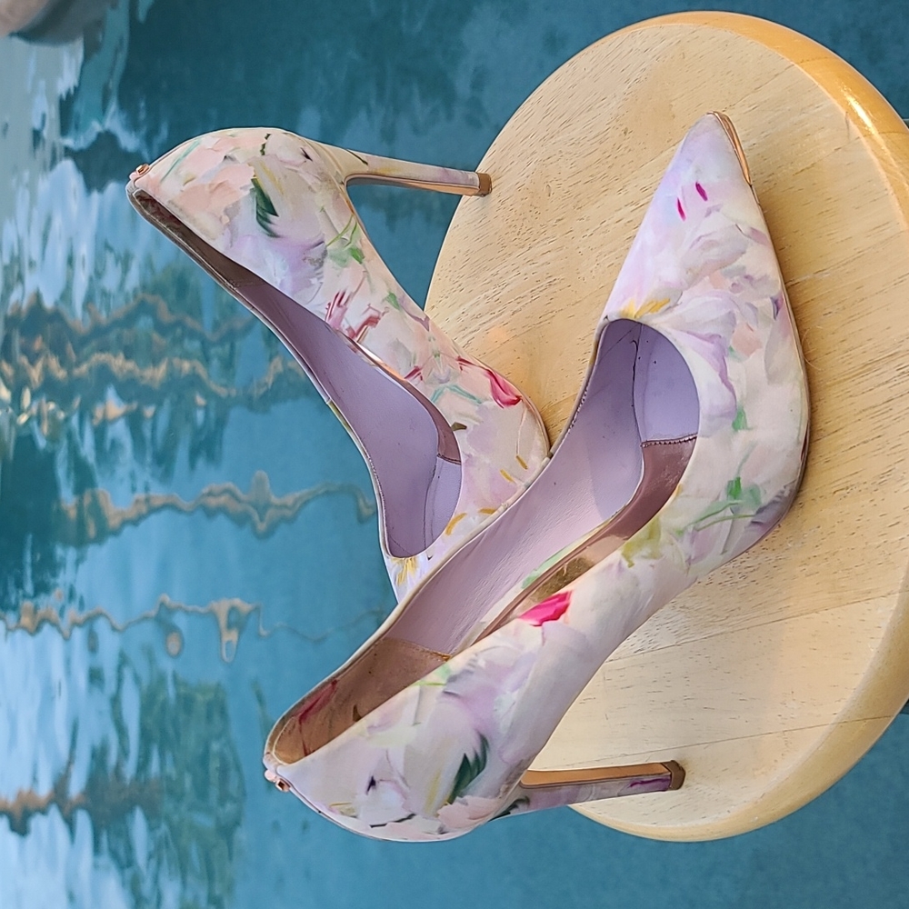 Ted Baker London Neevo Watercolor Floral Neoprene Stilettos 41 11